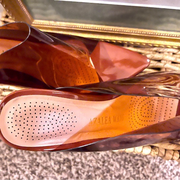 Azalea Wang- Unique PVC heel with pointed toe. Clear sandal in Caramel color. - Picture 4 of 7